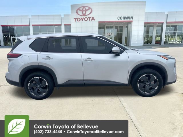 Used 2024 Nissan Rogue SV AWD/4WD image 7