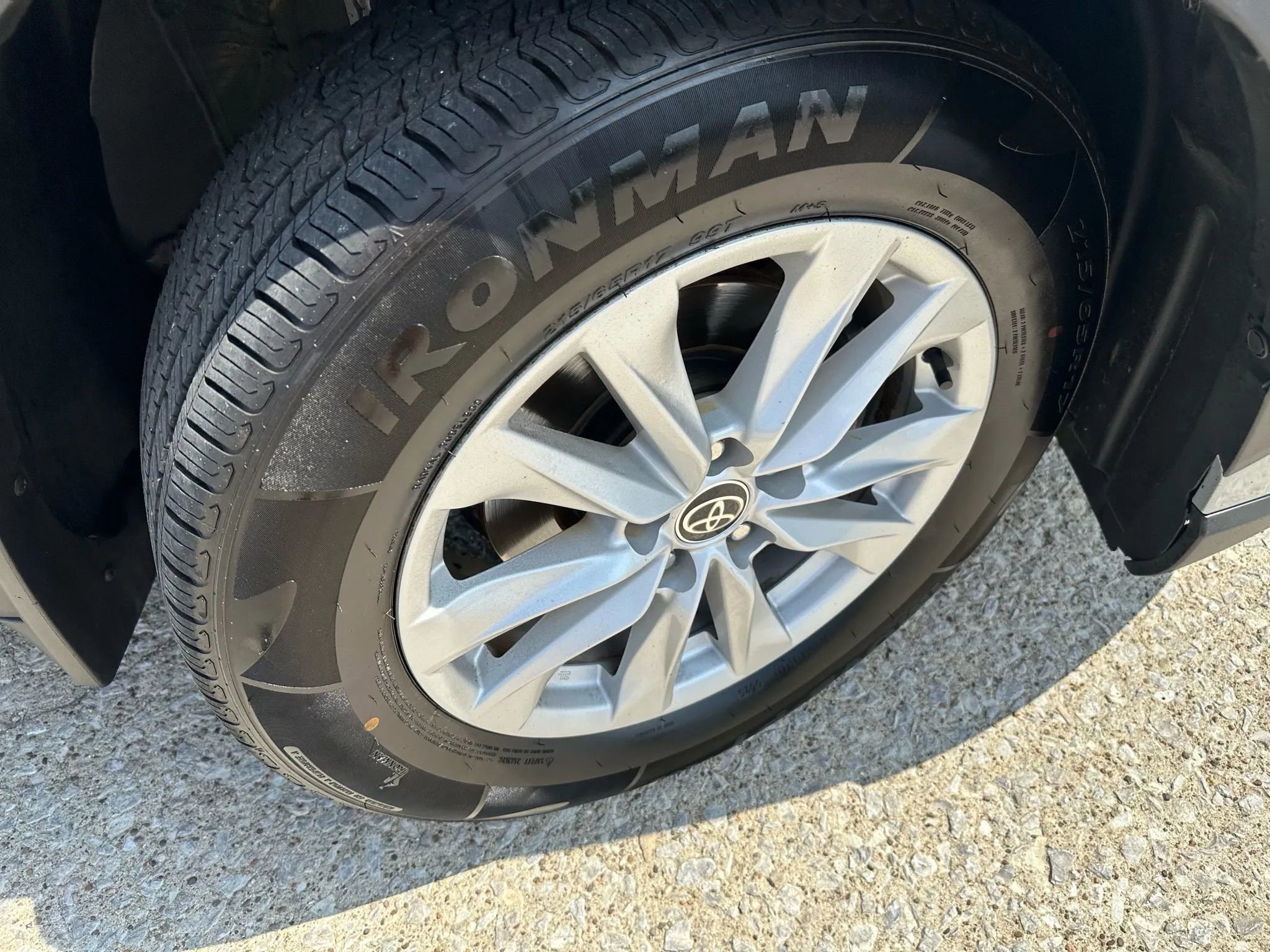 Used 2022 Toyota Corolla Cross LE image 9