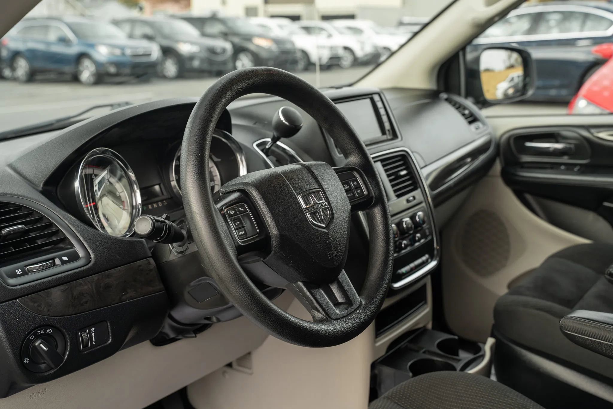 Used 2019 Dodge Grand Caravan SE w/ UConnect Hands-Free Group image 15