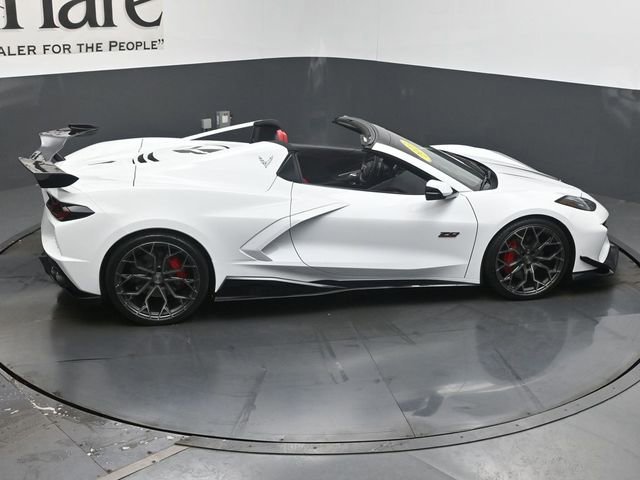 Used 2023 Chevrolet Corvette Stingray Convertible w/ Chrome Exterior Badge Package RWD image 38