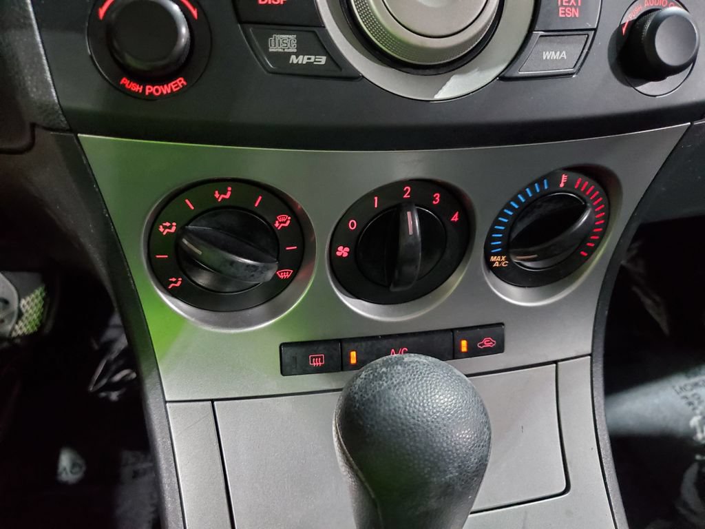 Used 2011 MAZDA MAZDA3 i Touring FWD image 26