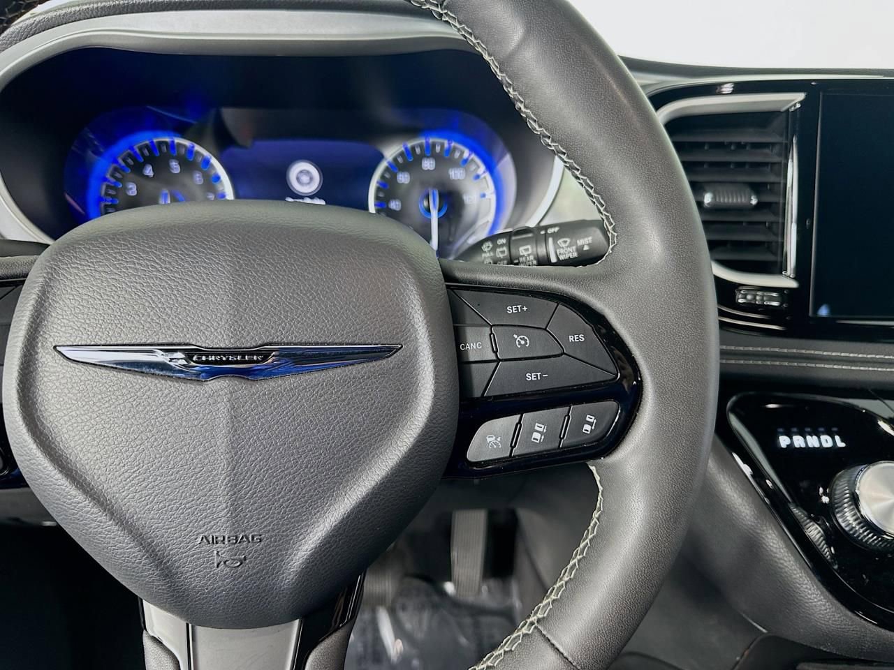 Used 2023 Chrysler Pacifica Touring image 39