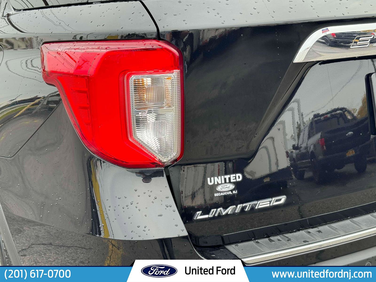 Used 2021 Ford Explorer Limited w/ Equipment Group 301A image 8