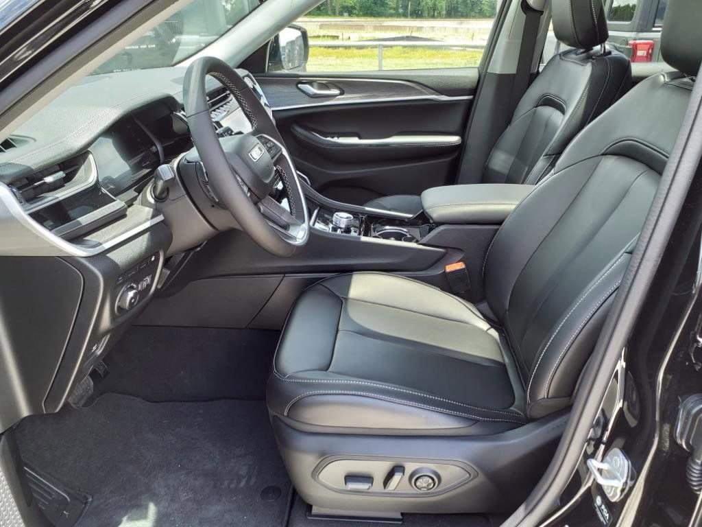 Used 2023 Jeep Grand Cherokee 4WD 4xe image 11