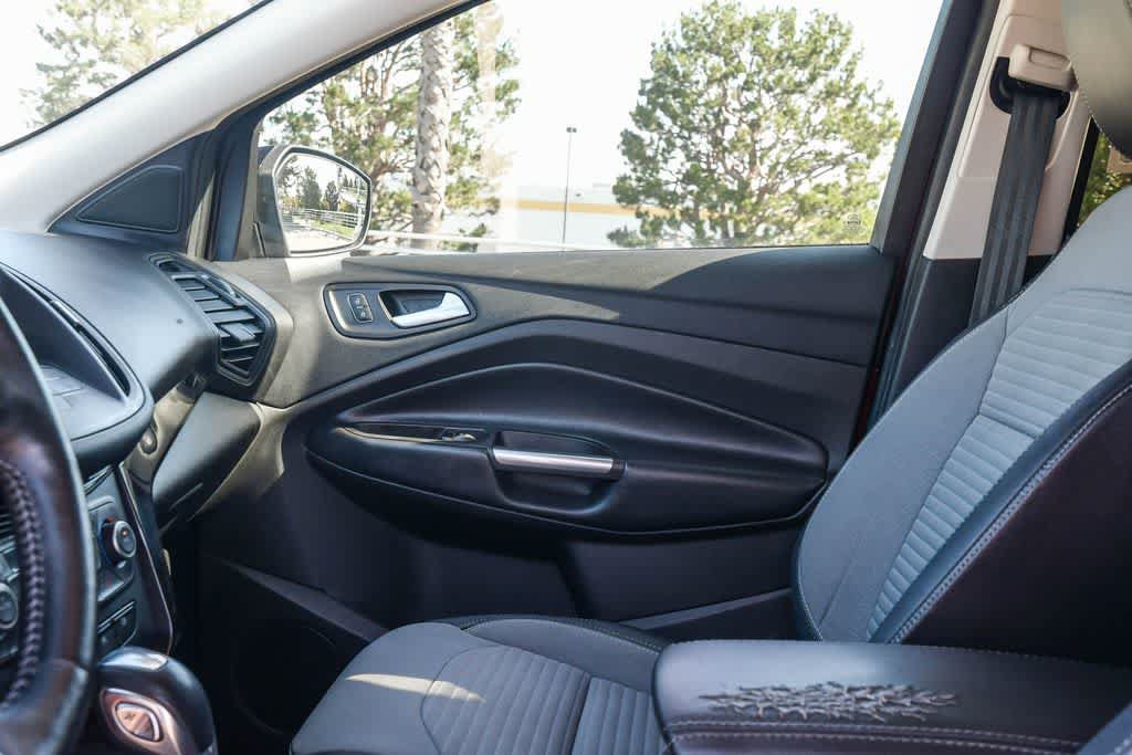 Used 2019 Ford Escape SE FWD image 21