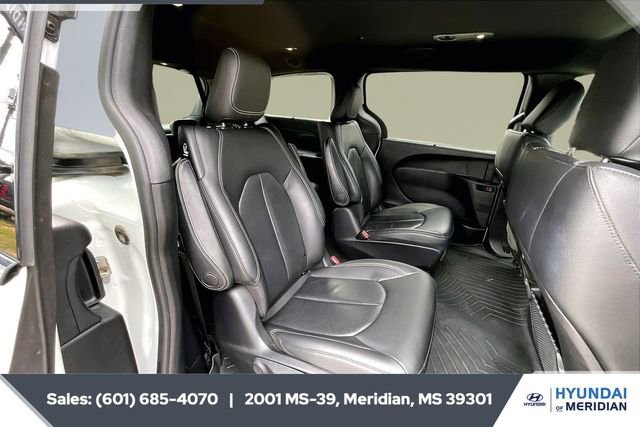 Used 2020 Chrysler Pacifica Touring-L w/ S Appearance Package image 19