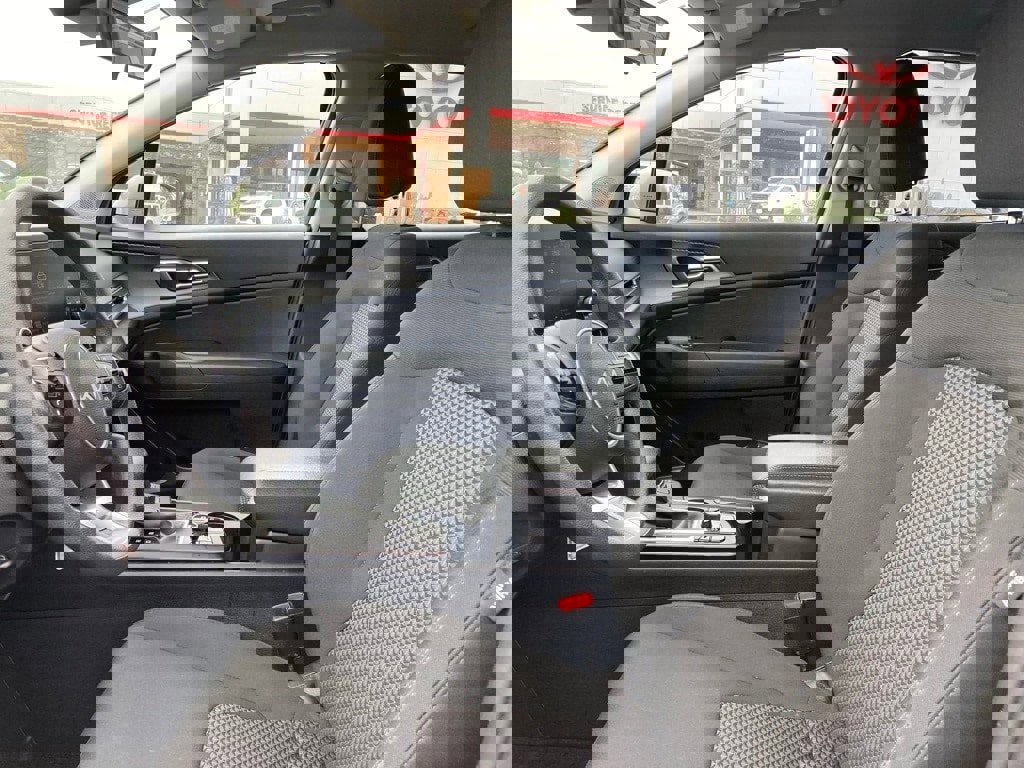 Used 2024 Kia Sportage LX image 9