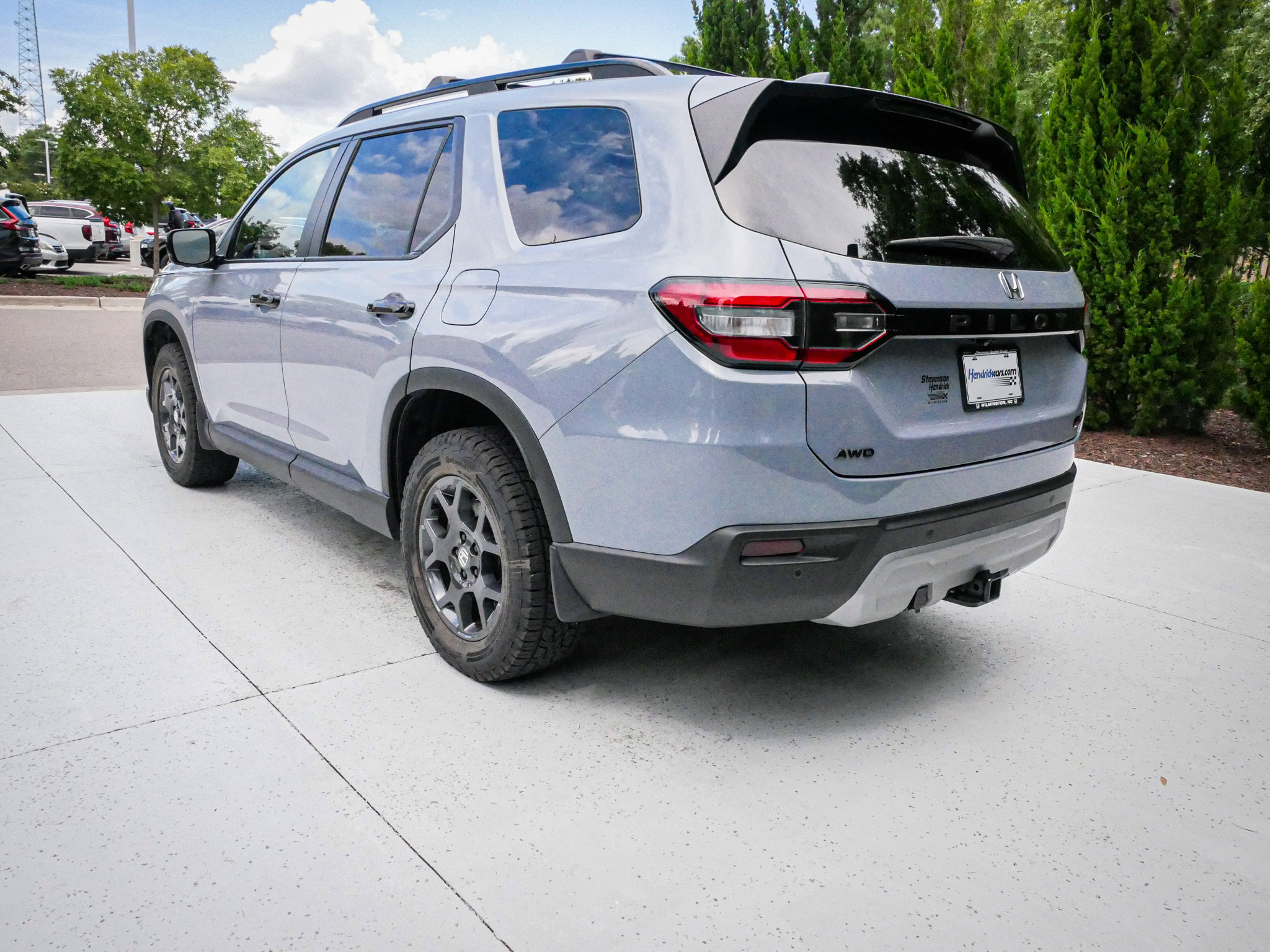 Used 2025 Honda Pilot TrailSport image 8