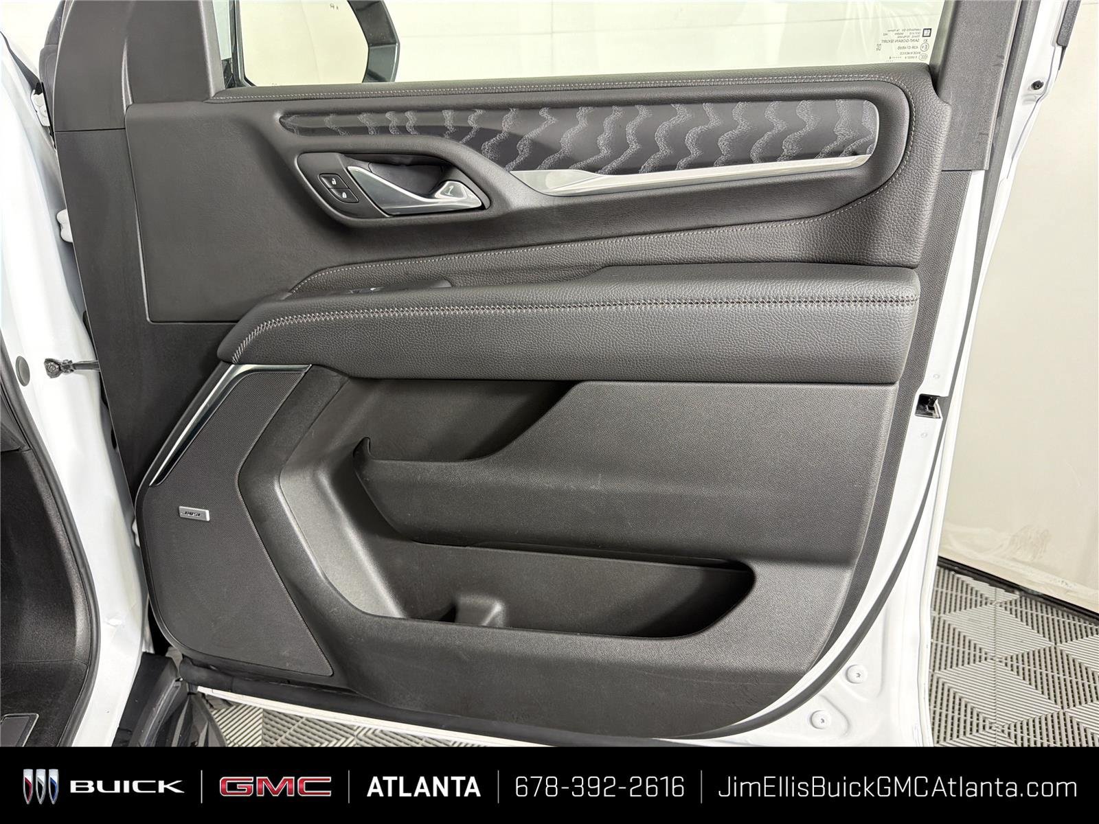 Used 2024 GMC Yukon XL Denali RWD image 11