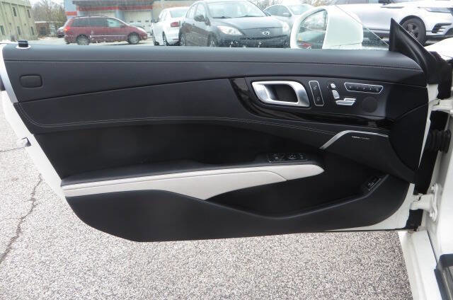 Used 2015 Mercedes-Benz SL 550 image 11