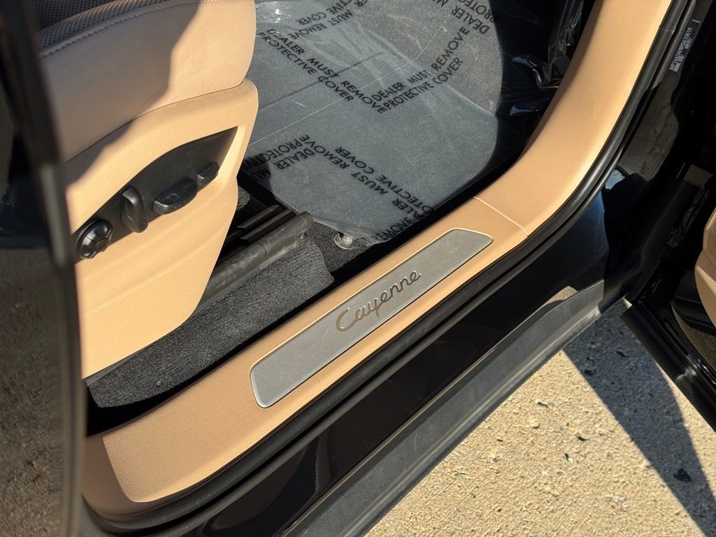 Certified 2023 Porsche Cayenne AWD/4WD image 33