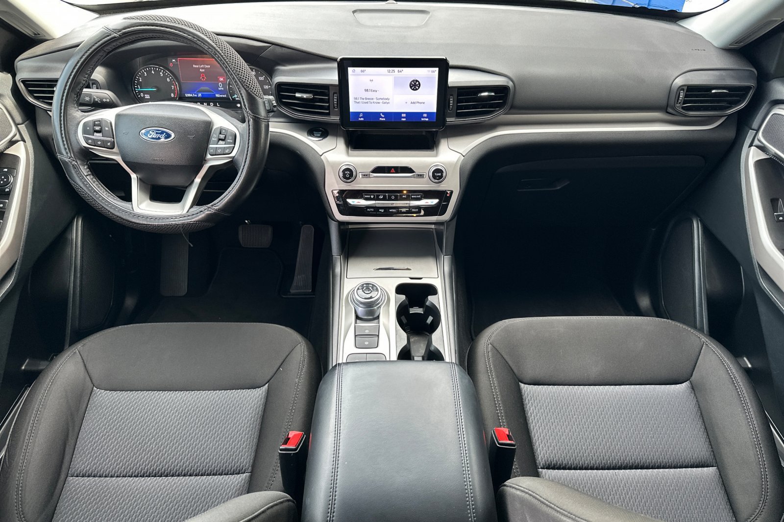 Used 2024 Ford Explorer XLT RWD image 18