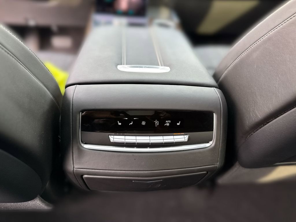 Used 2025 Cadillac Escalade Premium Luxury Platinum image 24