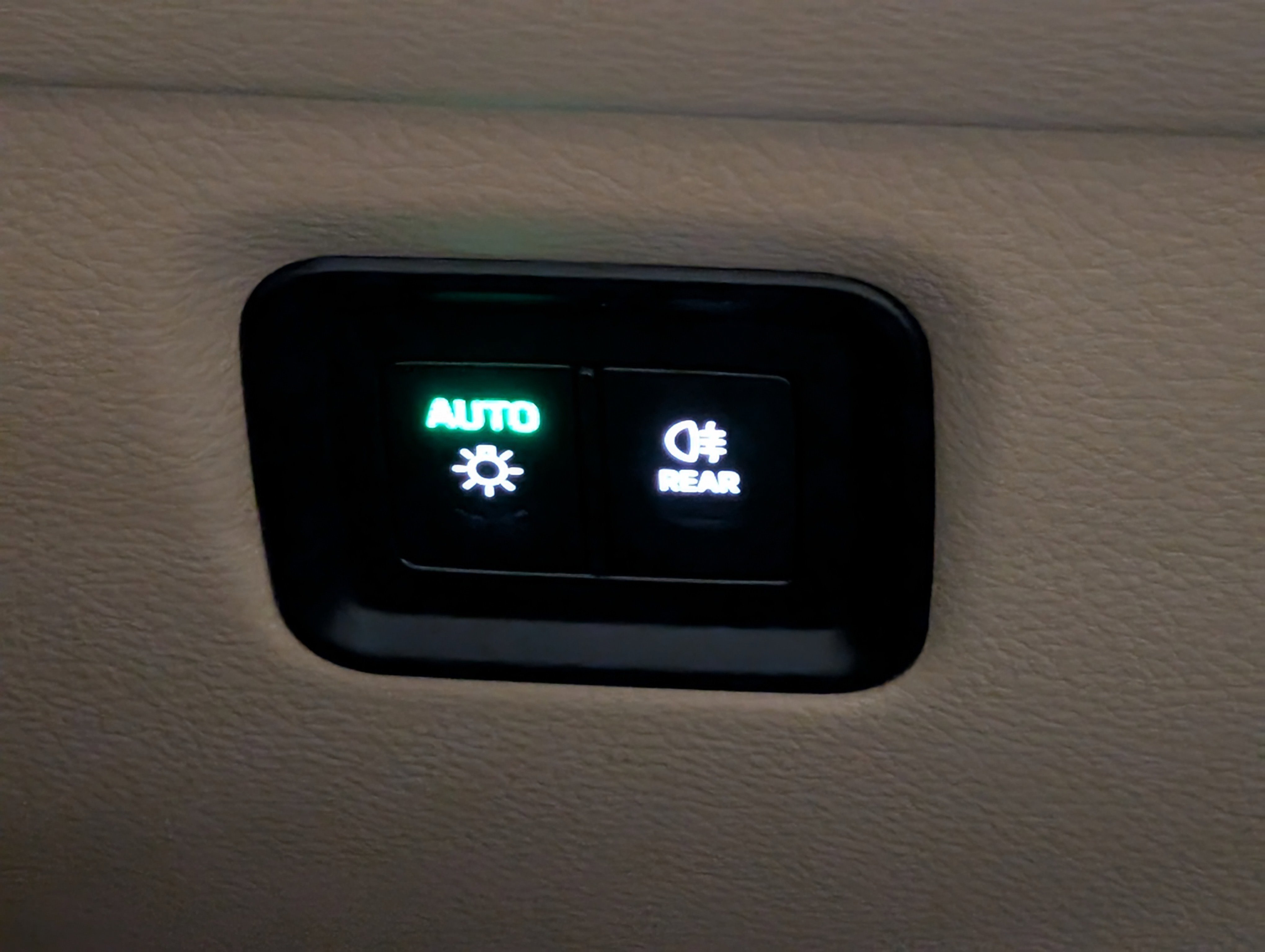 Certified 2025 Porsche Cayenne Coupe image 26