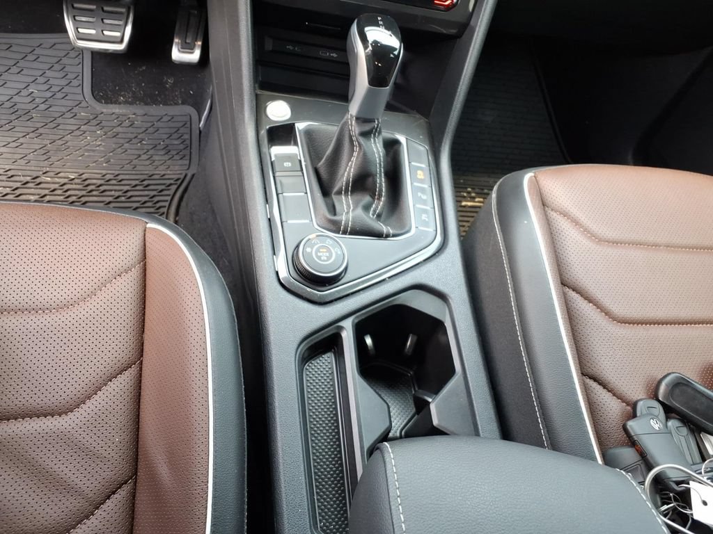Used 2024 Volkswagen Tiguan SEL R-Line w/ MDO Package, Two-Row AWD/4WD image 21