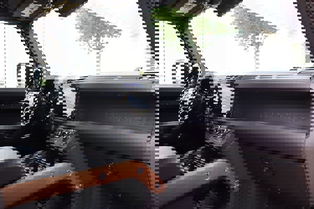 Used 2022 Land Rover Defender 110 X image 21