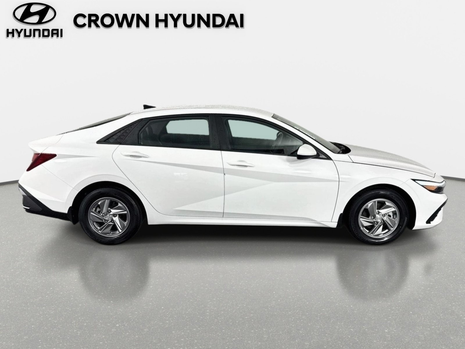 Used 2024 Hyundai Elantra SE FWD image 4