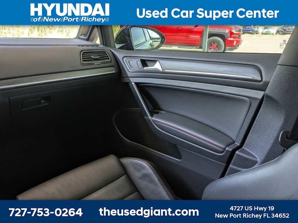 Used 2019 Volkswagen GTI SE FWD image 18