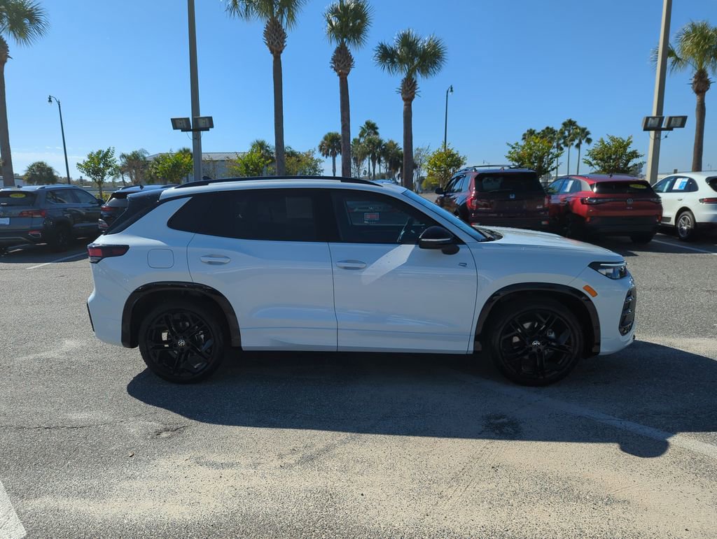 New 2026 Volkswagen Tiguan SE R-Line image 3