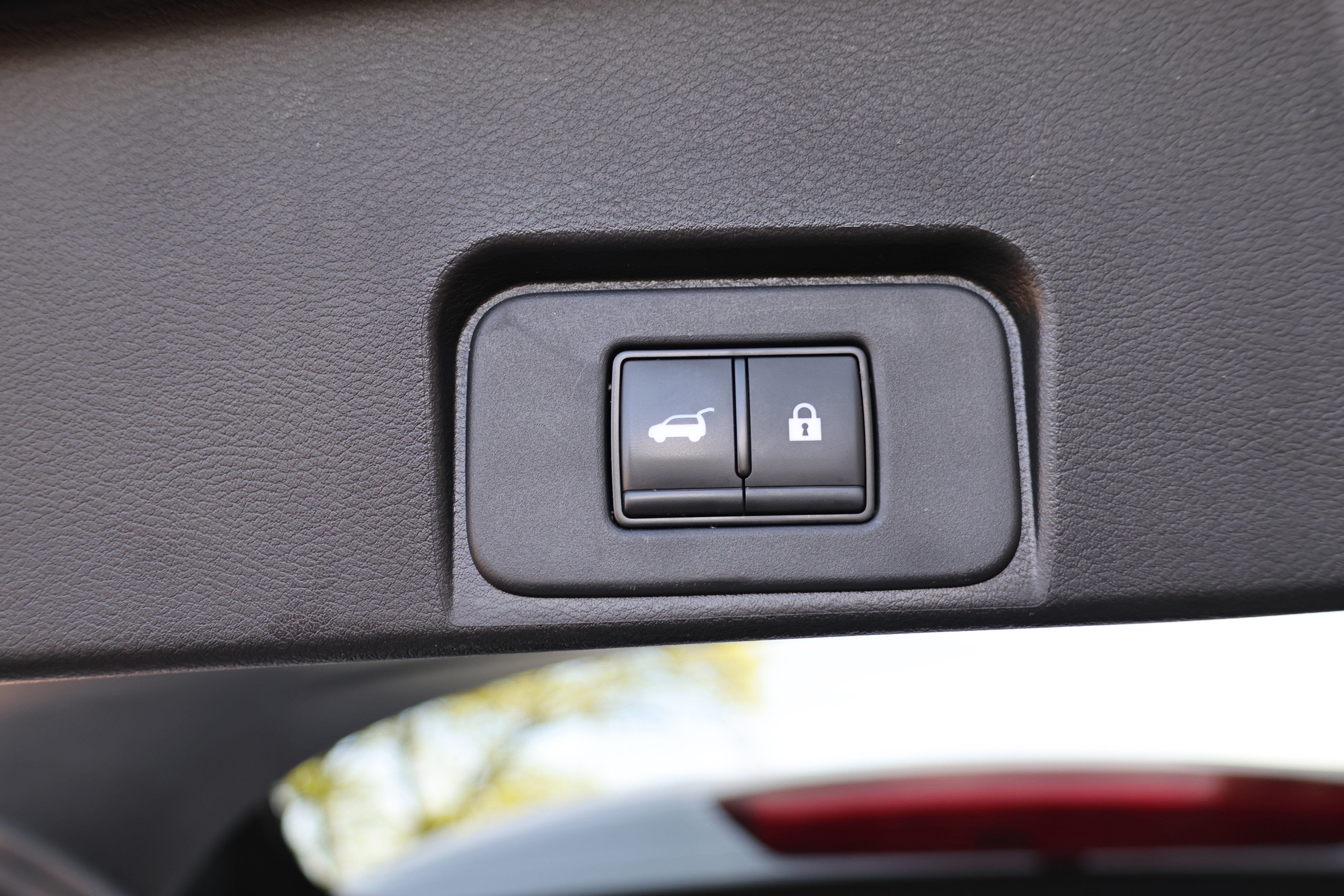 Used 2024 Nissan Rogue SV AWD/4WD image 6