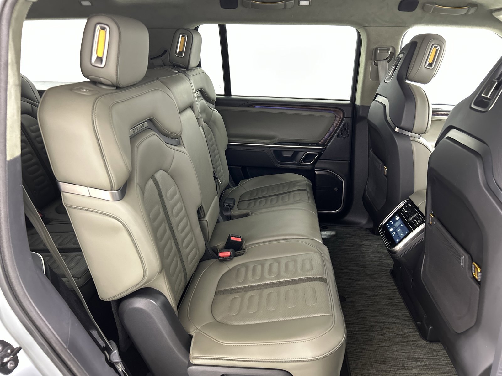 Used 2023 Rivian R1S Adventure image 23