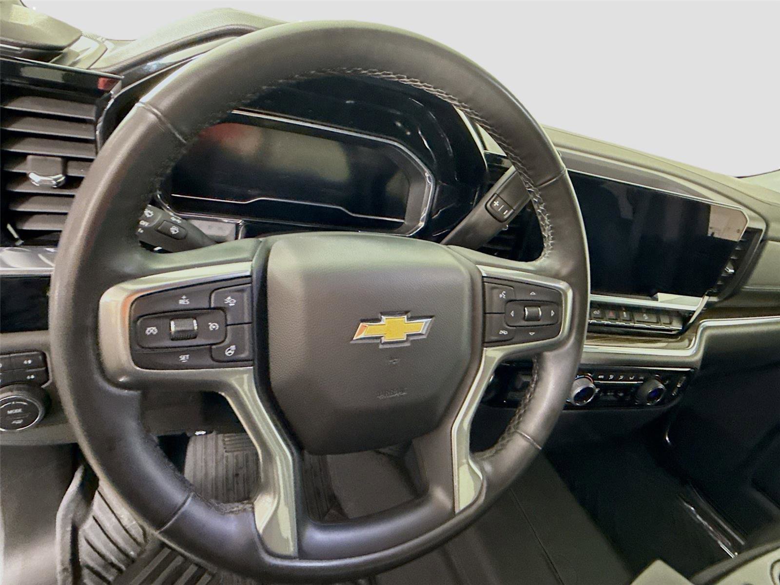 Used 2024 Chevrolet Silverado 1500 LT AWD/4WD image 5