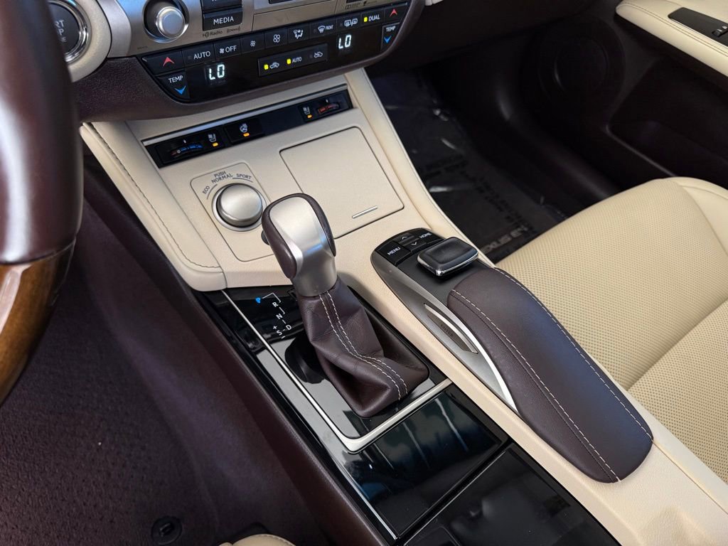 Used 2016 Lexus ES 350 w/ Navigation System Package image 21