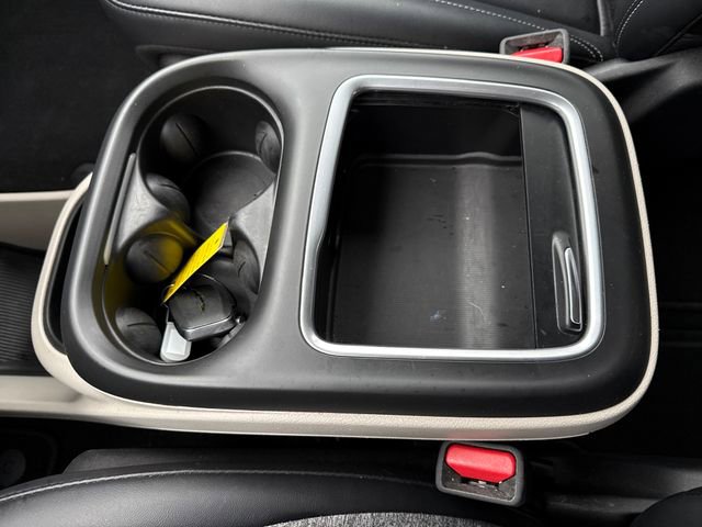 Used 2024 Chrysler Pacifica Touring-L image 24