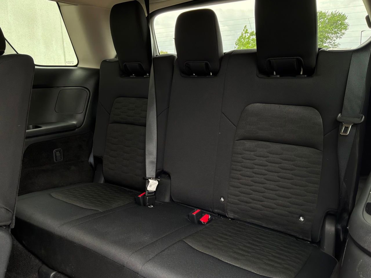 Used 2025 Nissan Pathfinder SV image 13