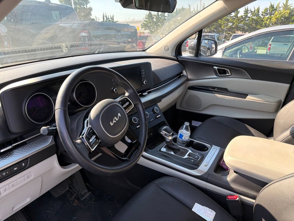 Used 2024 Kia Carnival LX FWD image 8