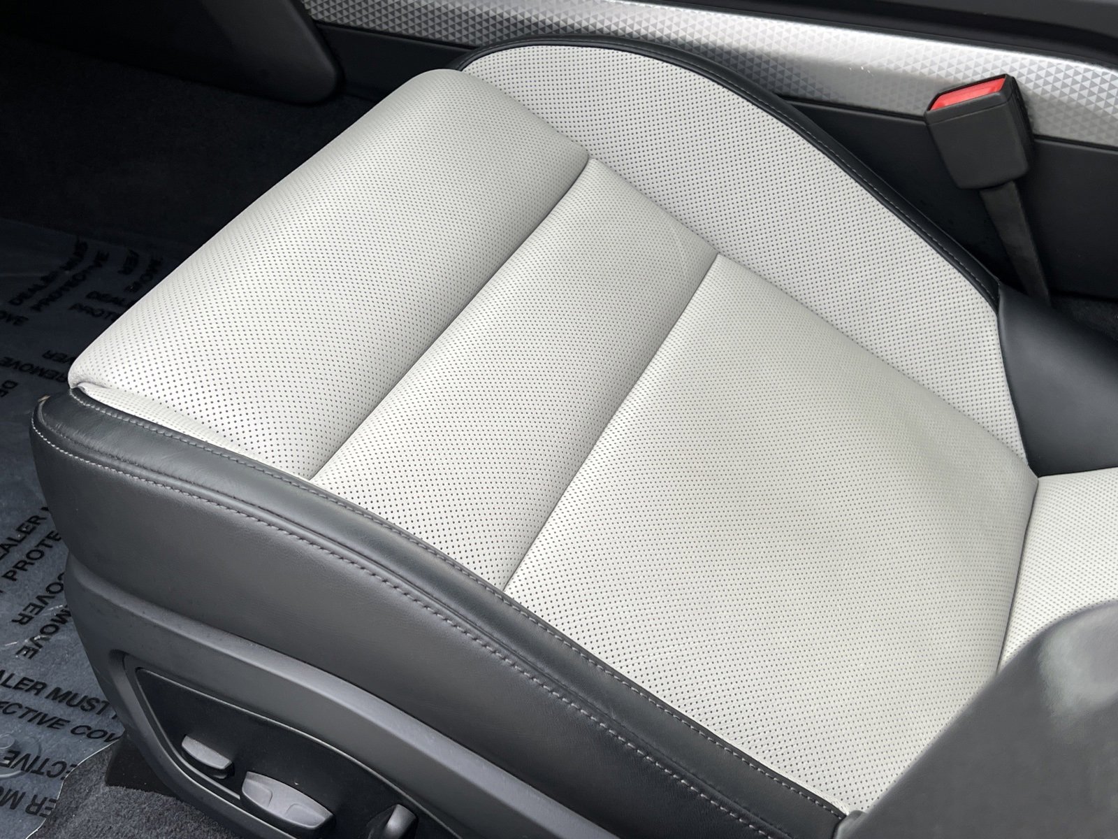 Certified 2025 Porsche Taycan image 28