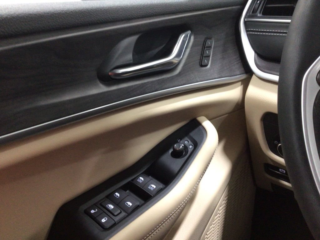 Used 2025 Jeep Grand Cherokee Limited AWD/4WD image 15