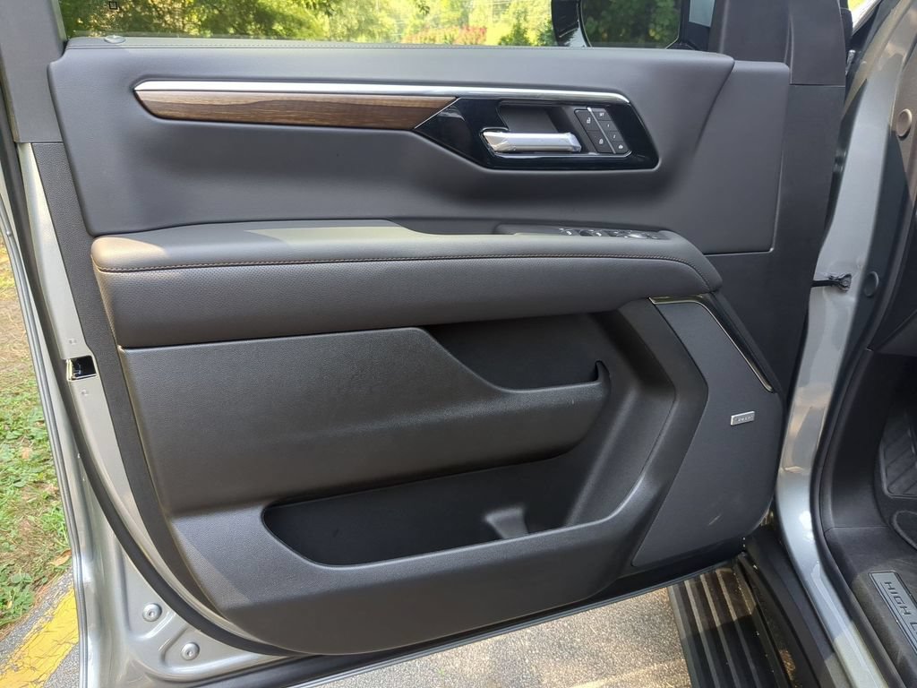 New 2026 Chevrolet Tahoe High Country AWD/4WD image 13