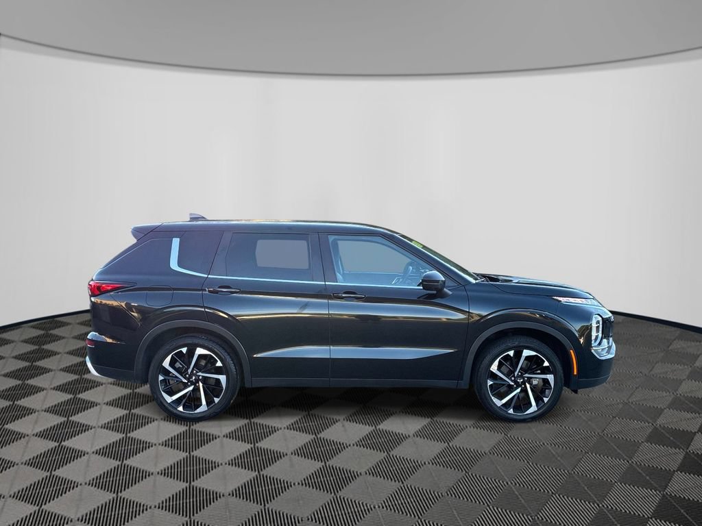 Used 2024 Mitsubishi Outlander SE Black Edition AWD/4WD image 9