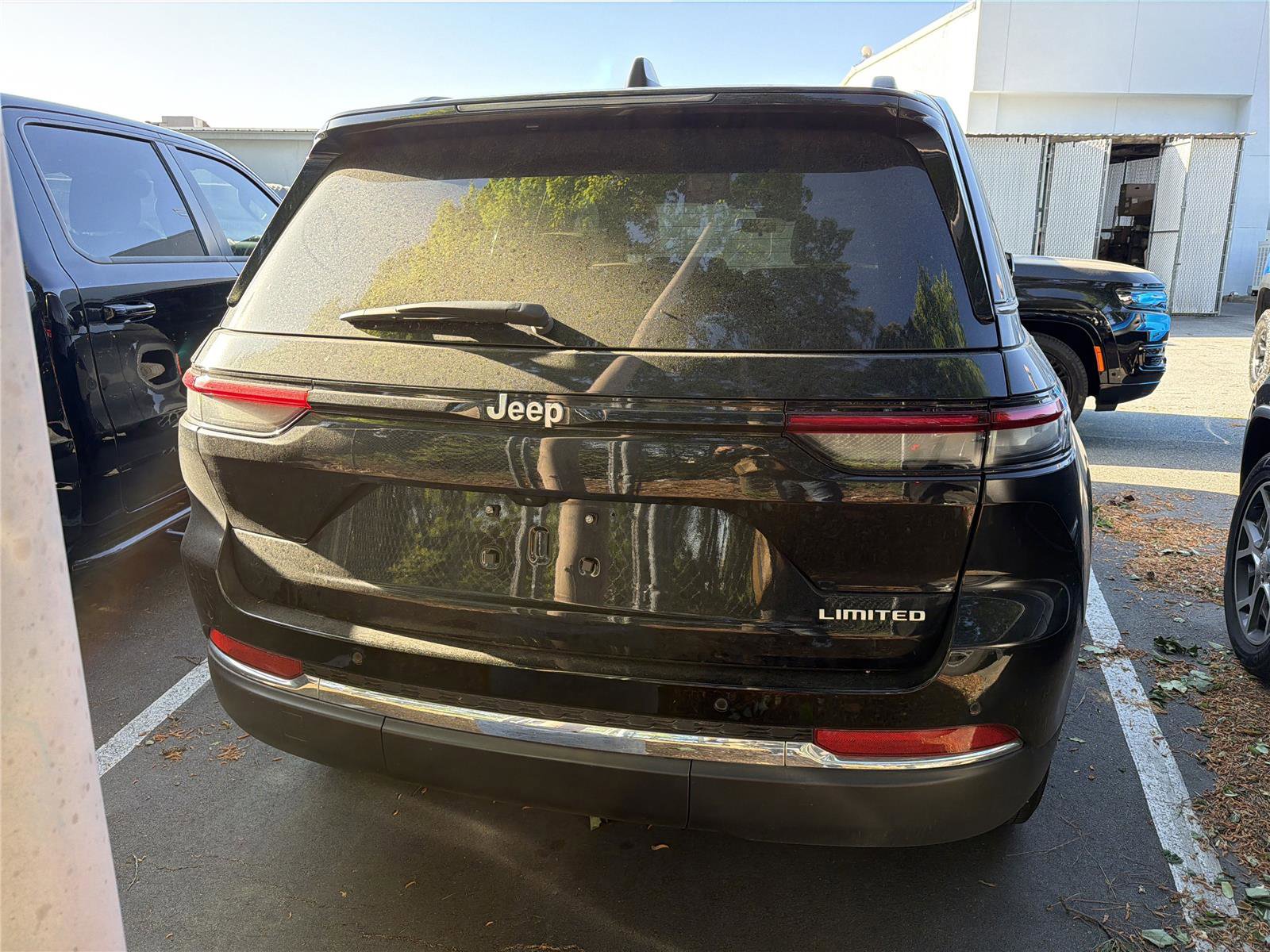 Used 2025 Jeep Grand Cherokee Limited RWD image 4