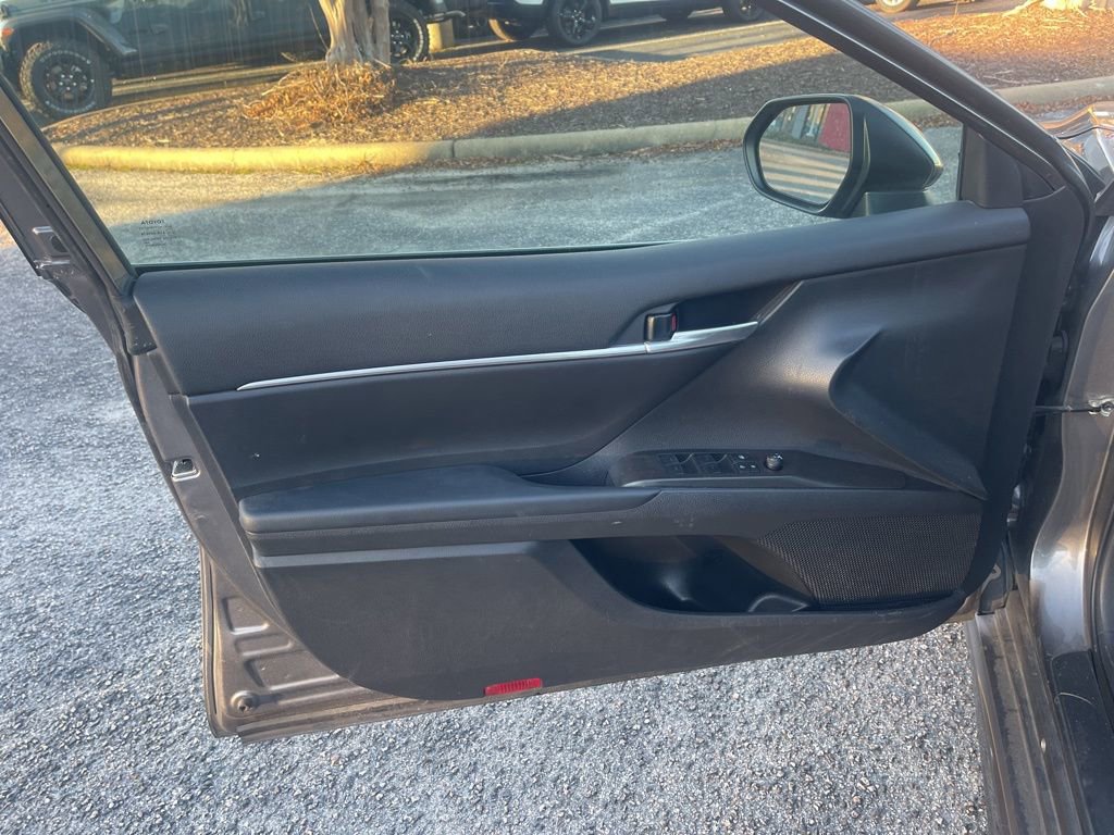 Used 2024 Toyota Camry SE image 12
