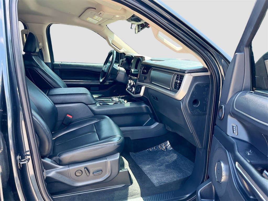 Used 2024 Ford Expedition XLT image 29