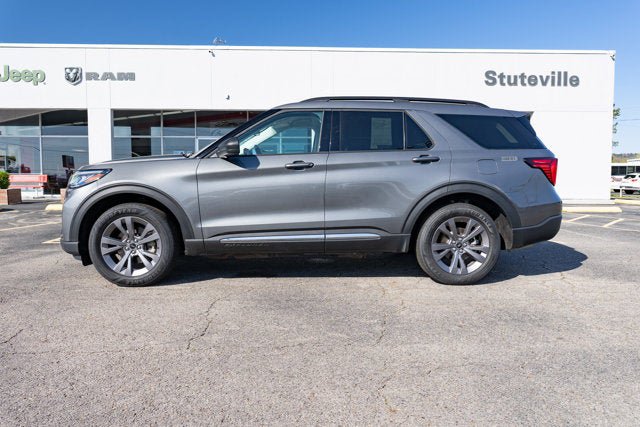 Used 2025 Ford Explorer Active w/ Active Comfort Package AWD/4WD image 2