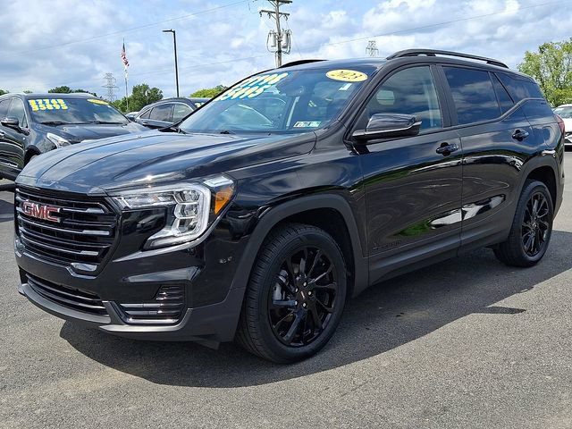Used 2023 GMC Terrain SLE w/ Driver Convenience Package AWD/4WD image 3