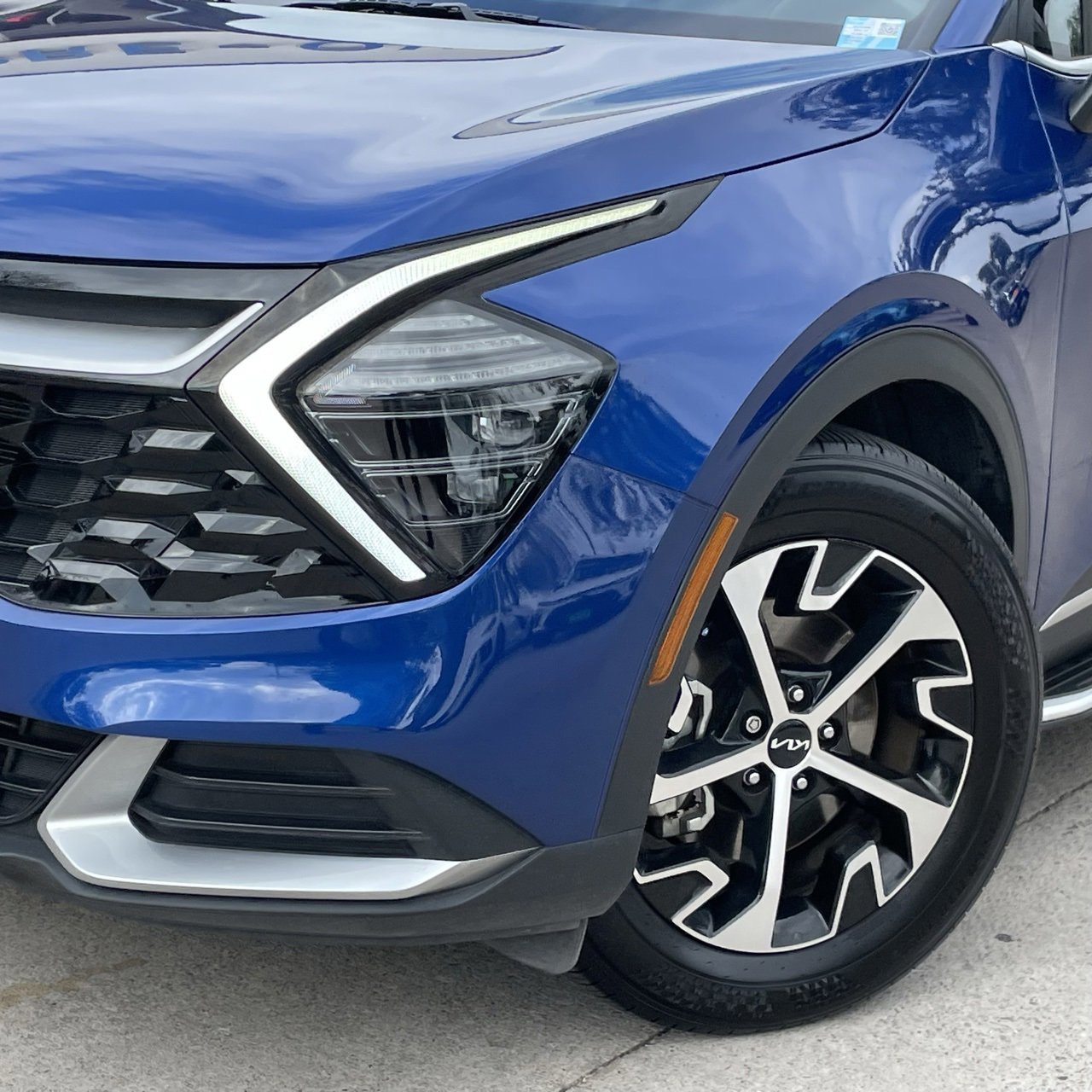 Used 2025 Kia Sportage EX w/ Premium Package image 8