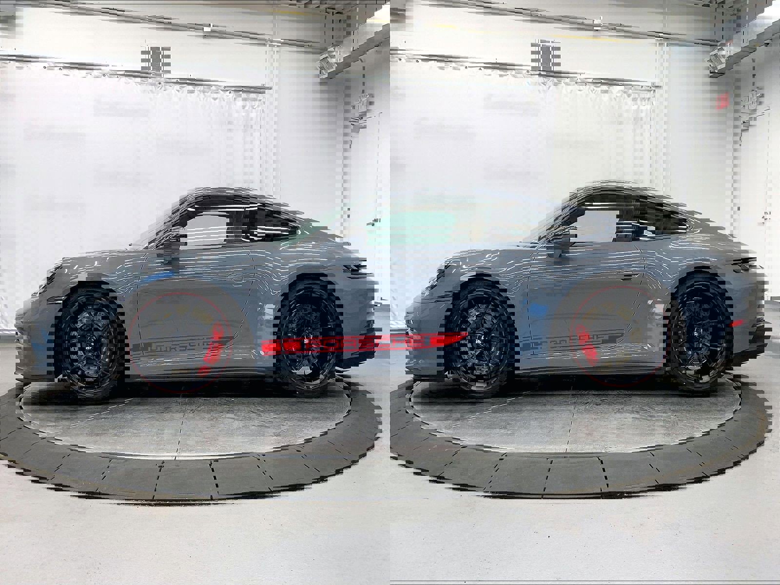 Certified 2024 Porsche 911 GT3 RWD image 2
