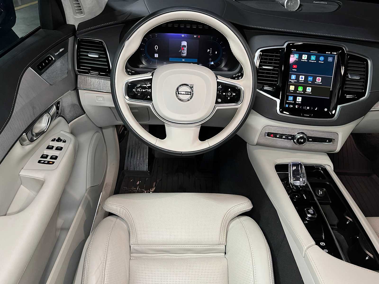 Used 2024 Volvo XC90 B6 Ultimate w/ Lounge Package image 44