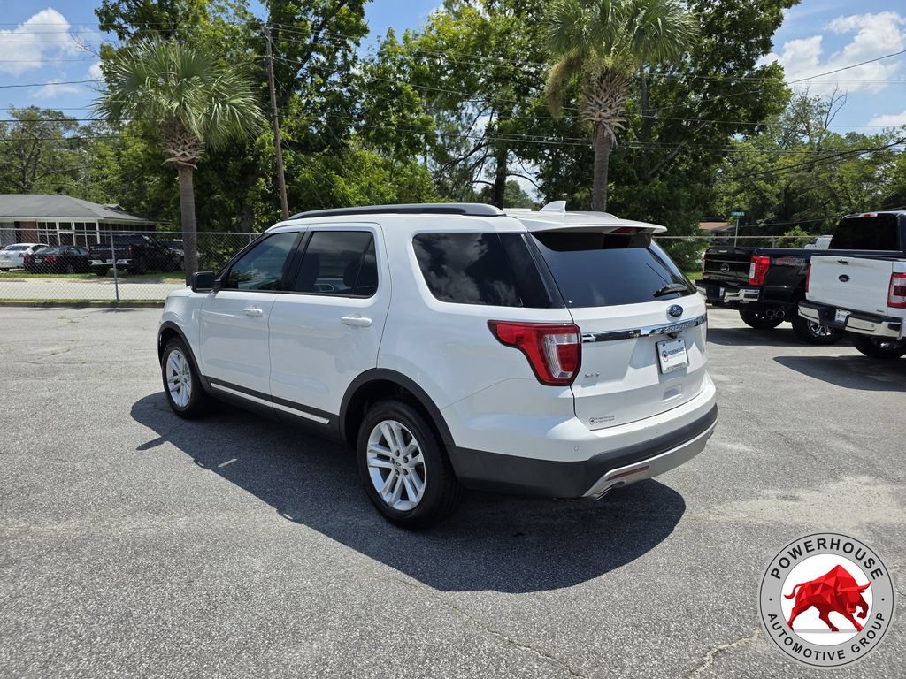 Used 2017 Ford Explorer XLT w/ Equipment Group 202A FWD image 3