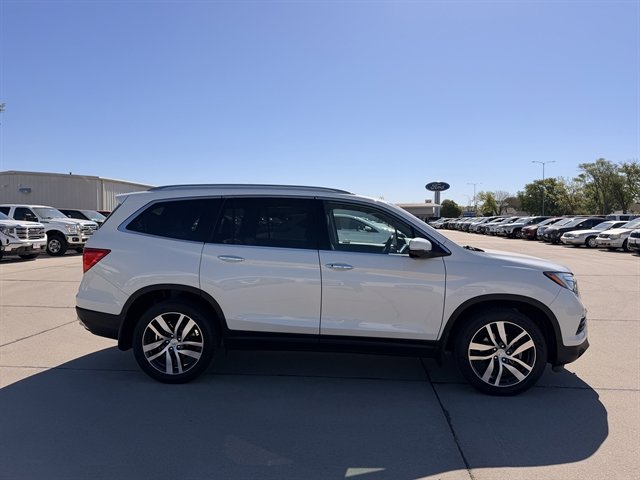 Used 2018 Honda Pilot Elite image 2