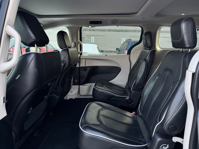 Used 2023 Chrysler Pacifica Limited image 19