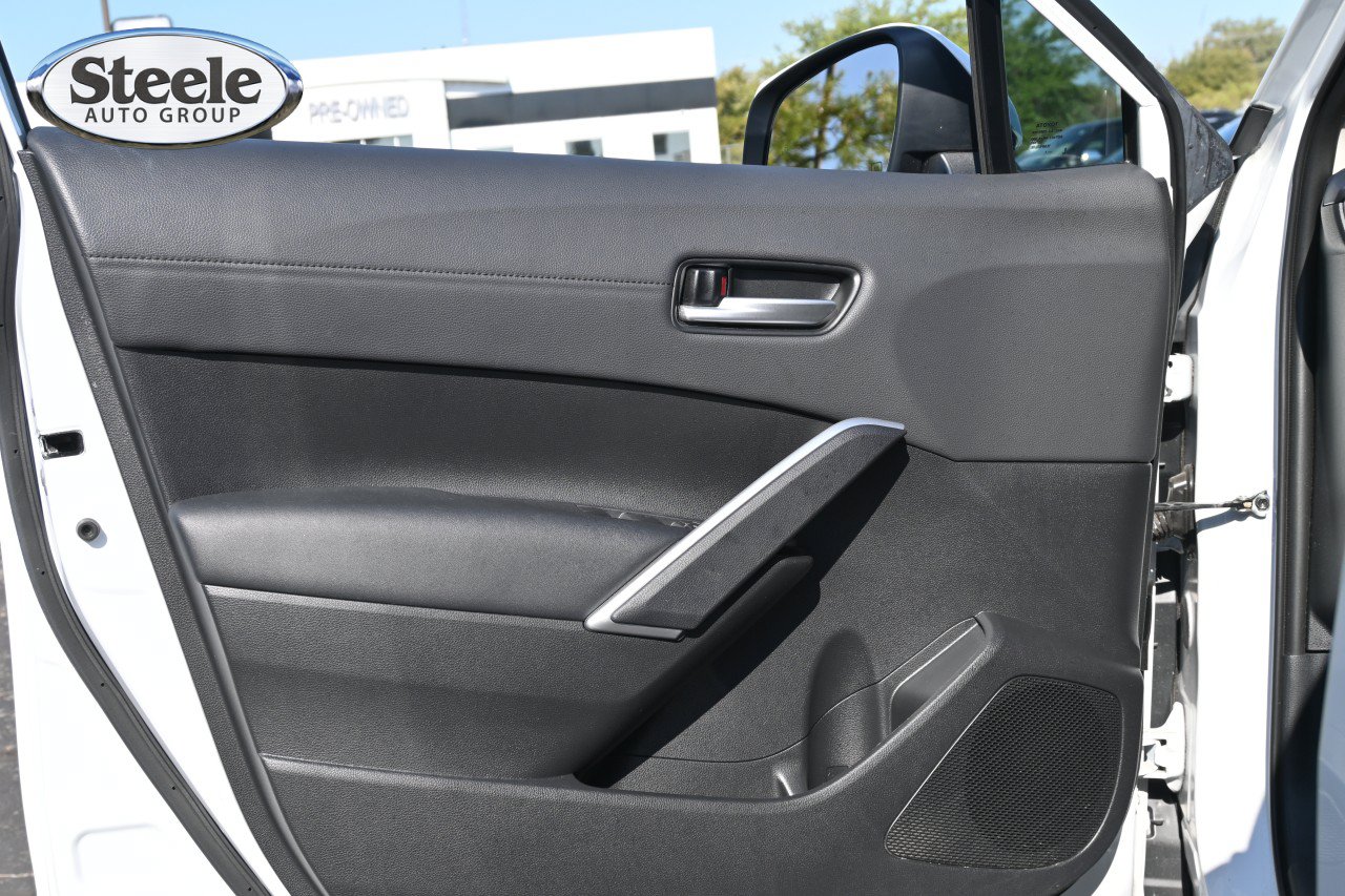 Used 2023 Toyota Corolla Cross XLE w/ Convenience Package FWD image 19