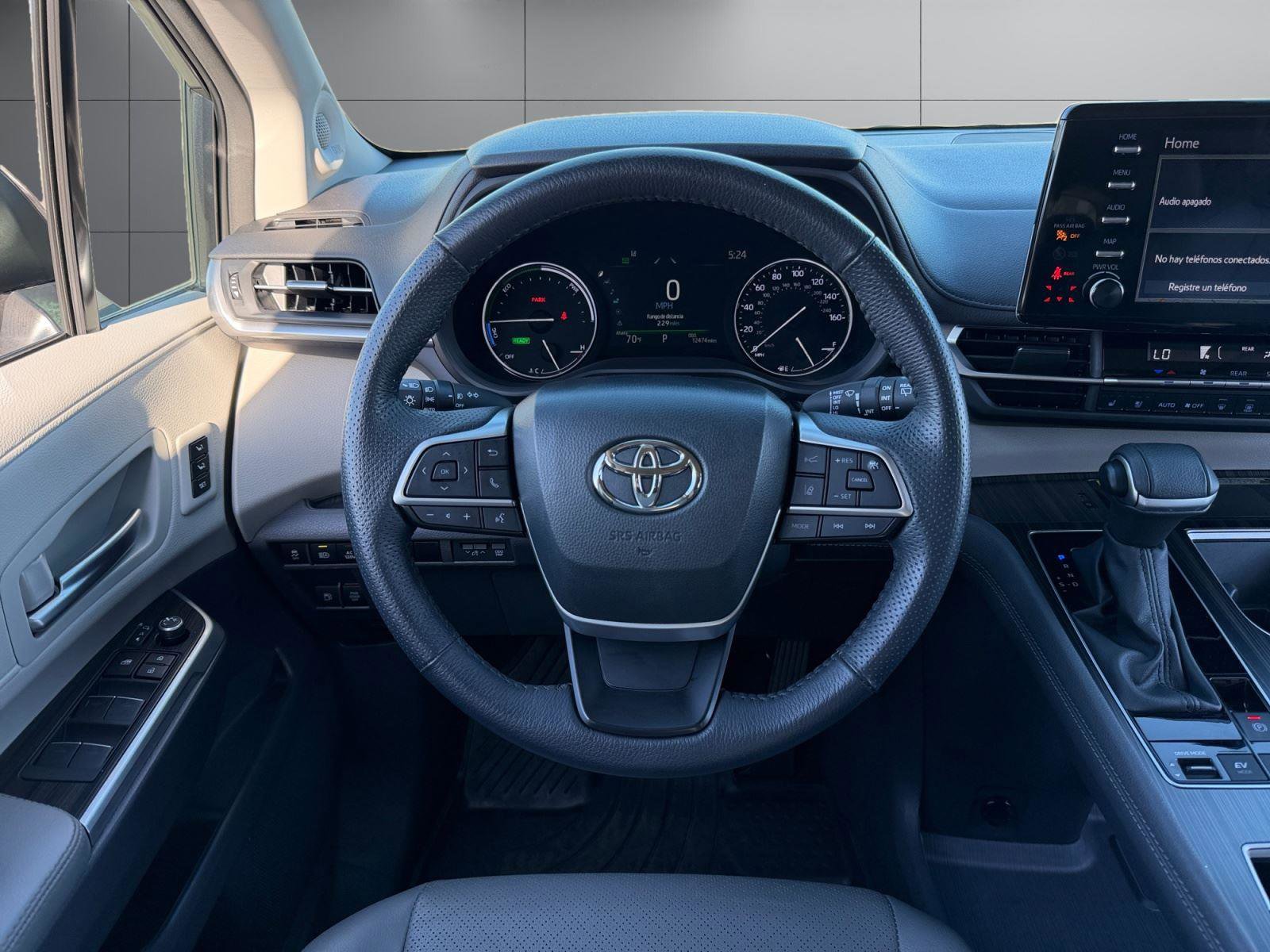 Certified 2024 Toyota Sienna Limited FWD image 5