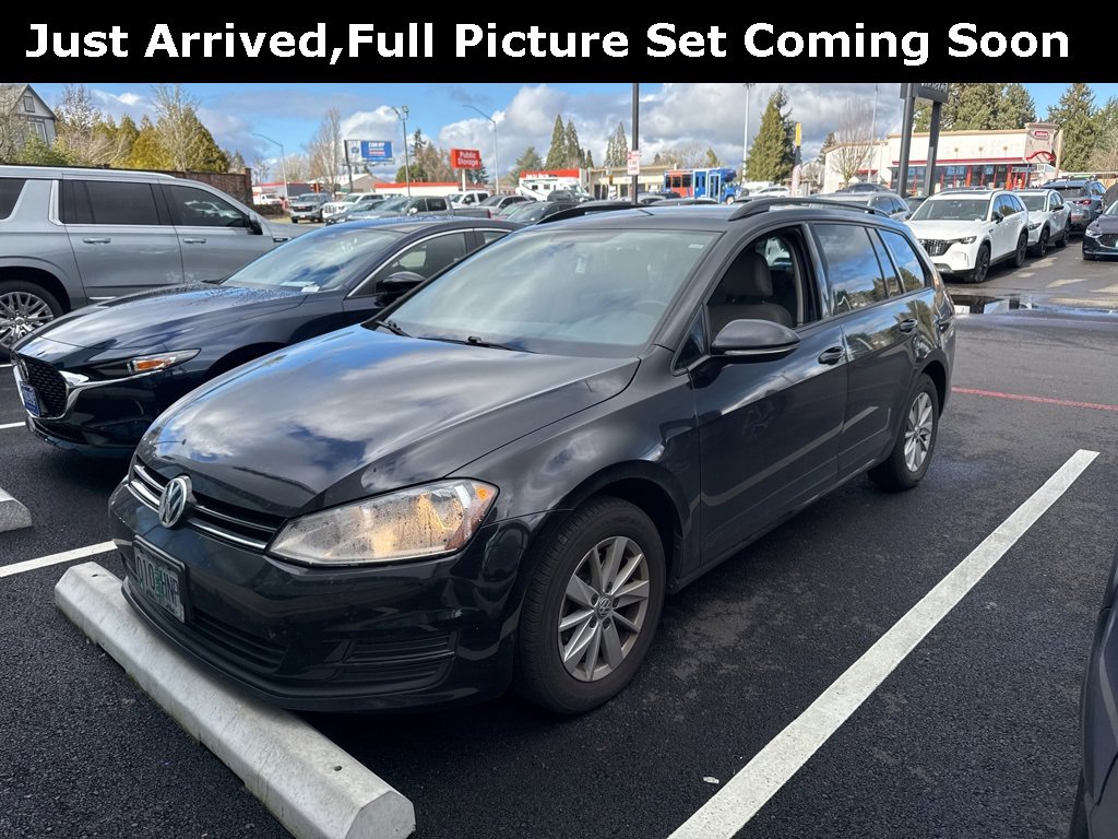 Used 2015 Volkswagen Golf S image 1