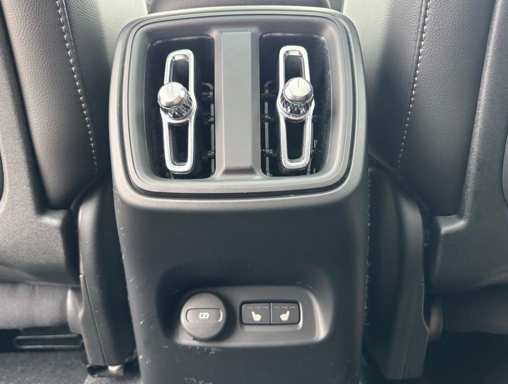 Certified 2023 Volvo XC40 B5 Plus w/ Driver Assist Package AWD/4WD image 21
