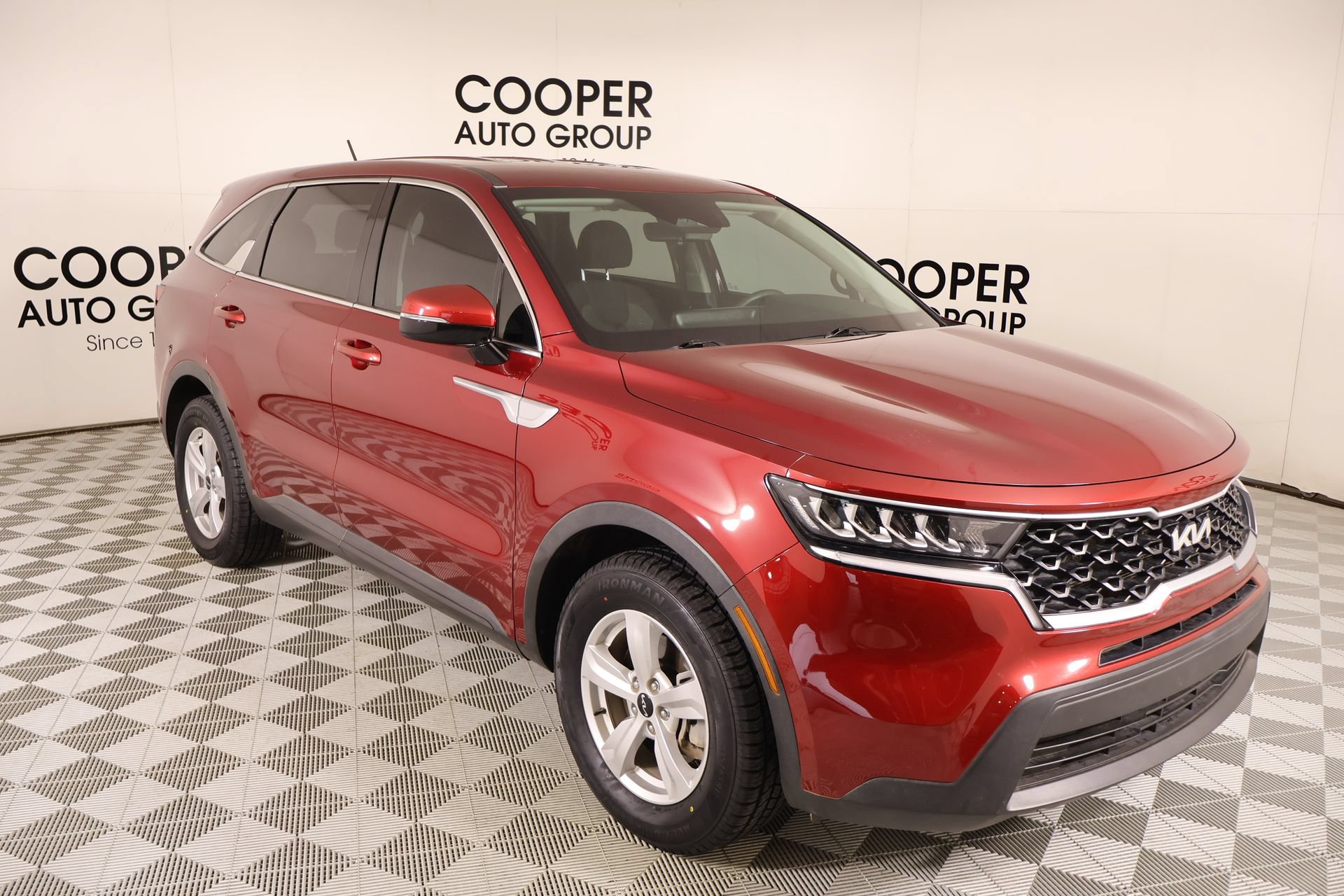 Used 2023 Kia Sorento LX FWD image 1